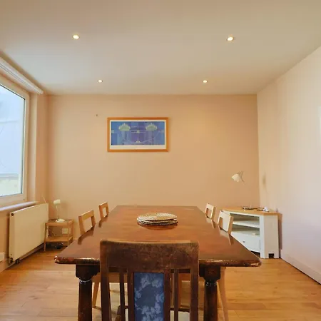 Two Bedroom House In Southville Апартаменты