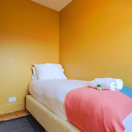 Two Bedroom House In Southville * Bristol