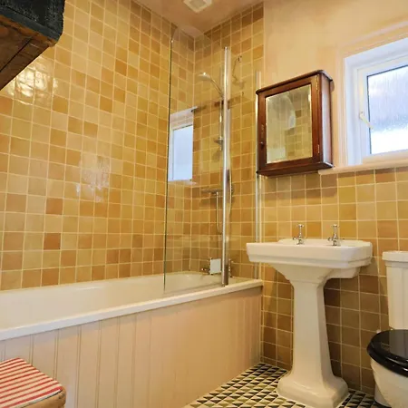 Two Bedroom House In Southville Апартаменты *